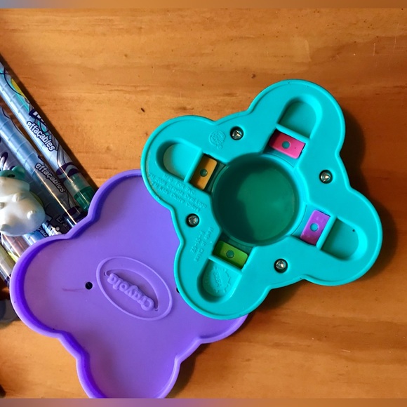 2/$10 Kids Arts Crafts CRAYOLA Twistable Crayons BK Shape Hole Puncher Erasers - Picture 10 of 10